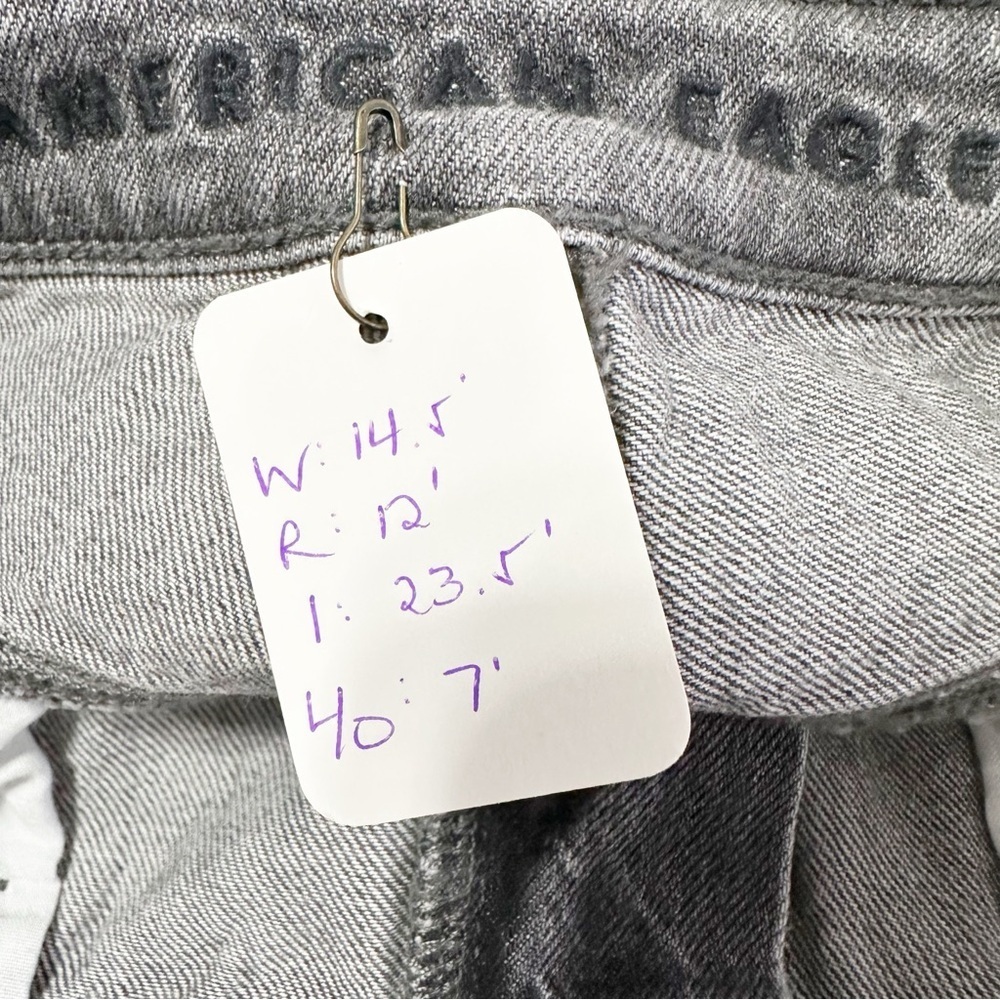 American Eagle Outfitters AEO Gray Distressed High Waist Mom Denim Jeans 8 Short - Picture 7 of 9